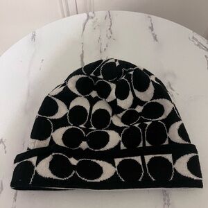 SOLD‼️Preloved Beanie Coach🖤🤍